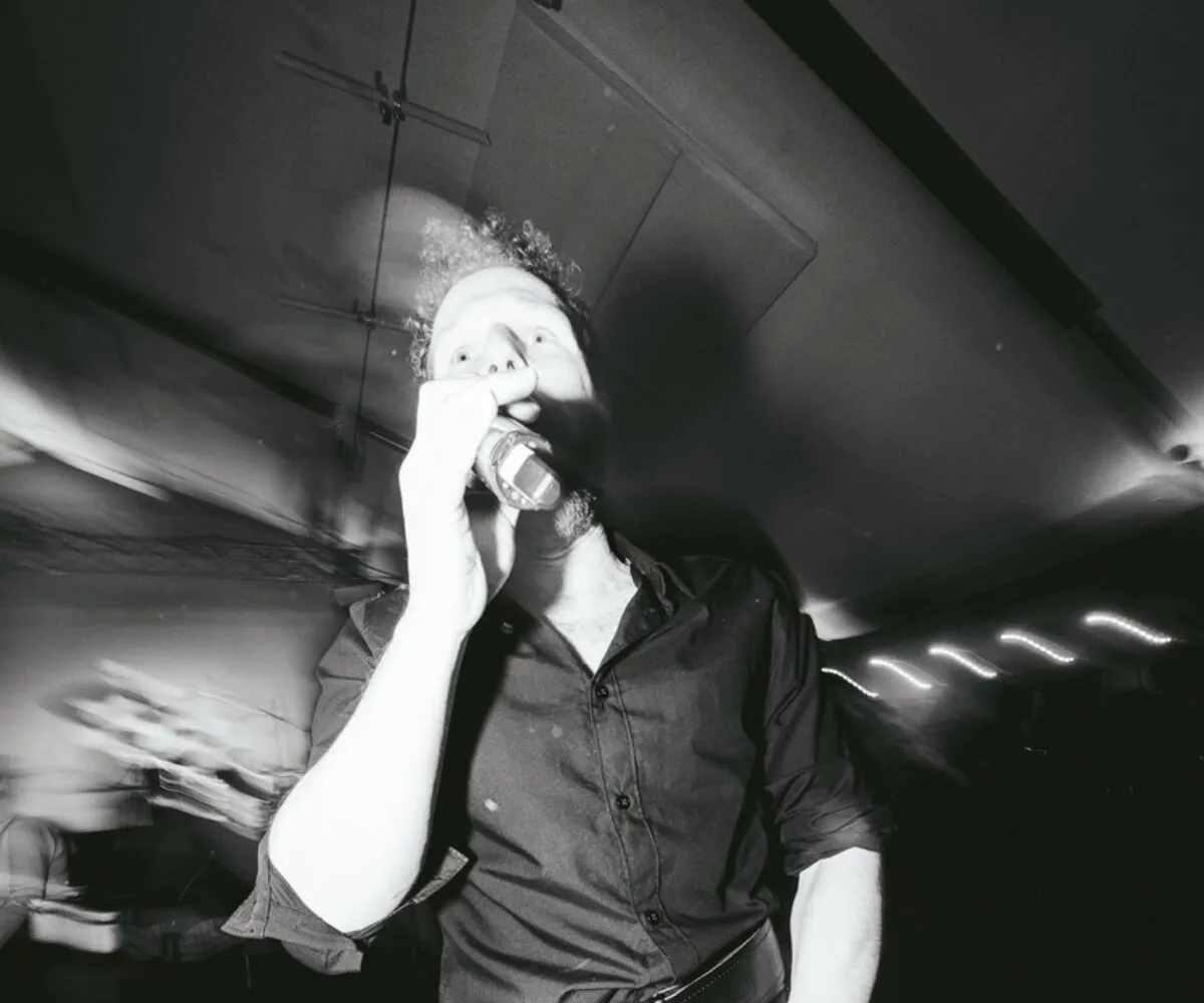 Paul Tinto performing a bold, contemporary rendition of Tam o’ Shanter and leading the ceilidh as caller at Auld Hag’s immersive Burns Night in London. Curated by The Curators of Exiled Scots, this high-energy performance blended traditional Scottish poetry with modern theatrical flair, offering guests a dramatic and unforgettable brand activation experience rooted in cultural heritage and storytelling.