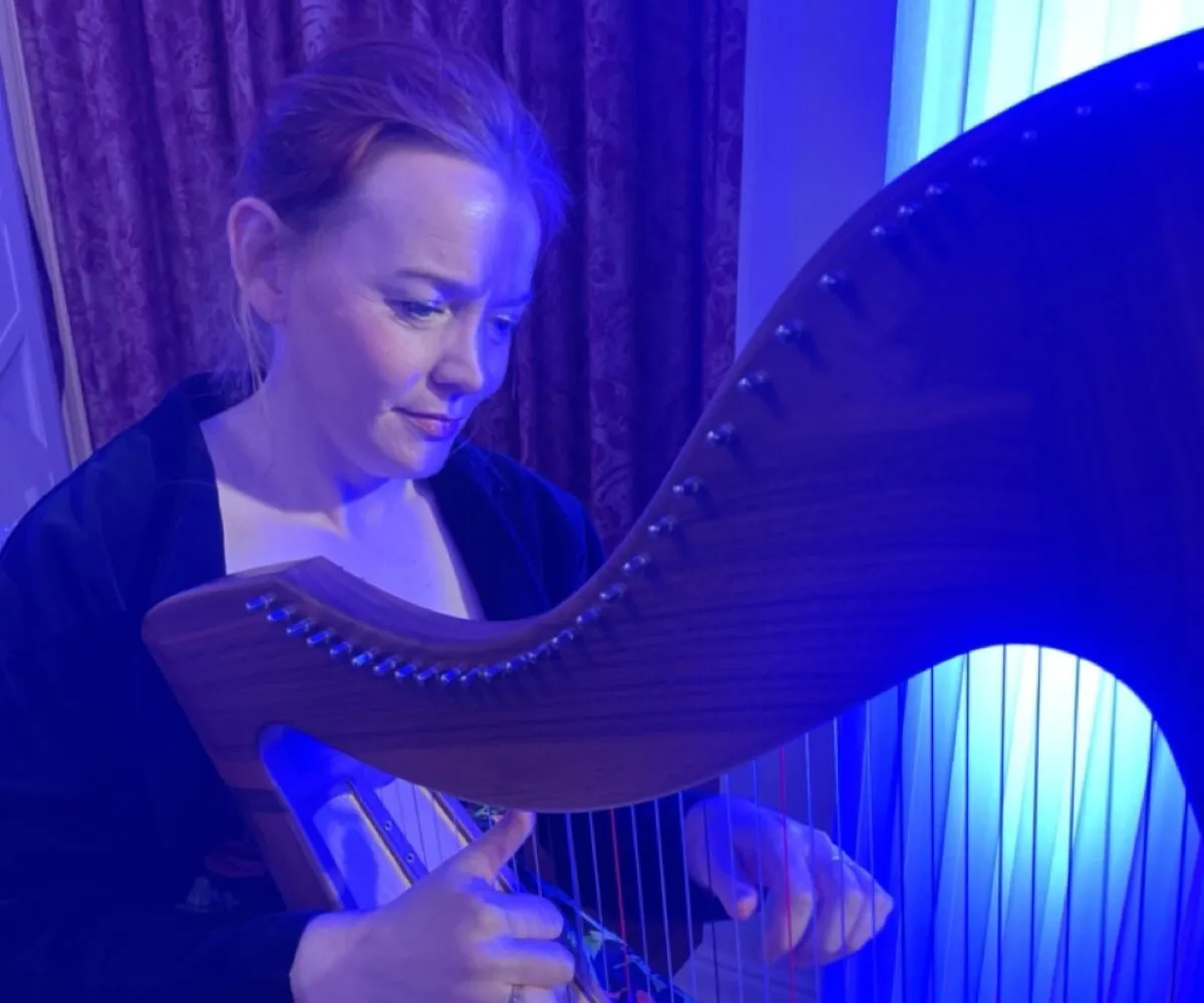 Live clàrsach performance on a handcrafted Starfish harp at a high-end brand activation in Tokyo, Japan, curated by The Curators of Exiled Scots. Providing a refined Scottish welcome for international guests, the performance blended traditional music with luxury cultural storytelling — showcasing Scotland’s artistry, hospitality, and soft power through live experience design.